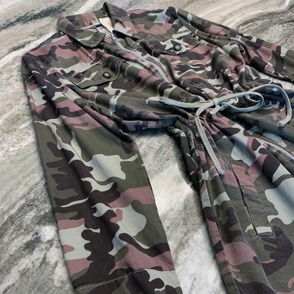 Hard Tail Forever Camo Khaki Green and Pink Jacket. Drawstring Waist. Size S NWT